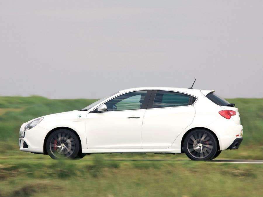  Alfa Romeo Giulietta 2010 года  (UK) (фото 56 из 67)